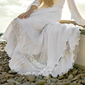 Incredible 1970's angel sleeved dress - vintage seventies wedding dress. Size UK 10 - 12 (US 8-10, EU 38-40)
